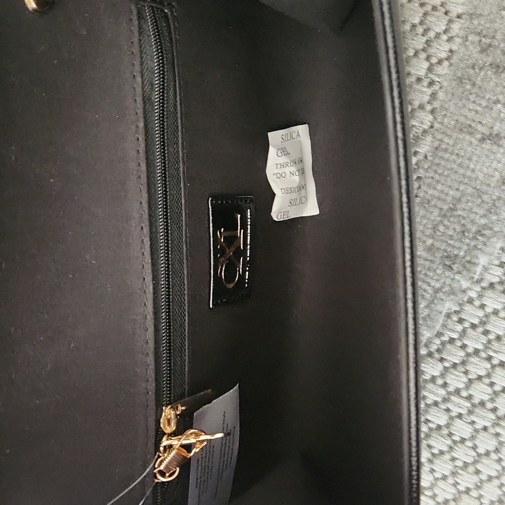 Christian Lacroix Elegant Black Women's Clutch With Gold Chain Straps - Picture 4 of 8